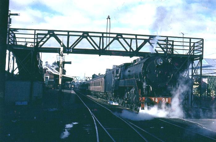 3808 Goulburn on the
Southern Highlands Express